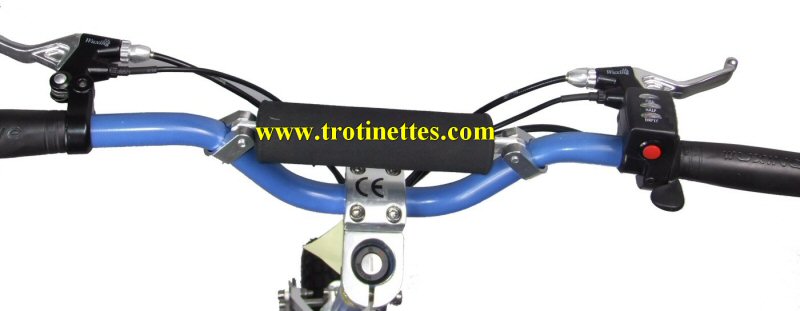 Vue c�t� conducteur pour le guidon de patinette electrique  BLADZ-800W